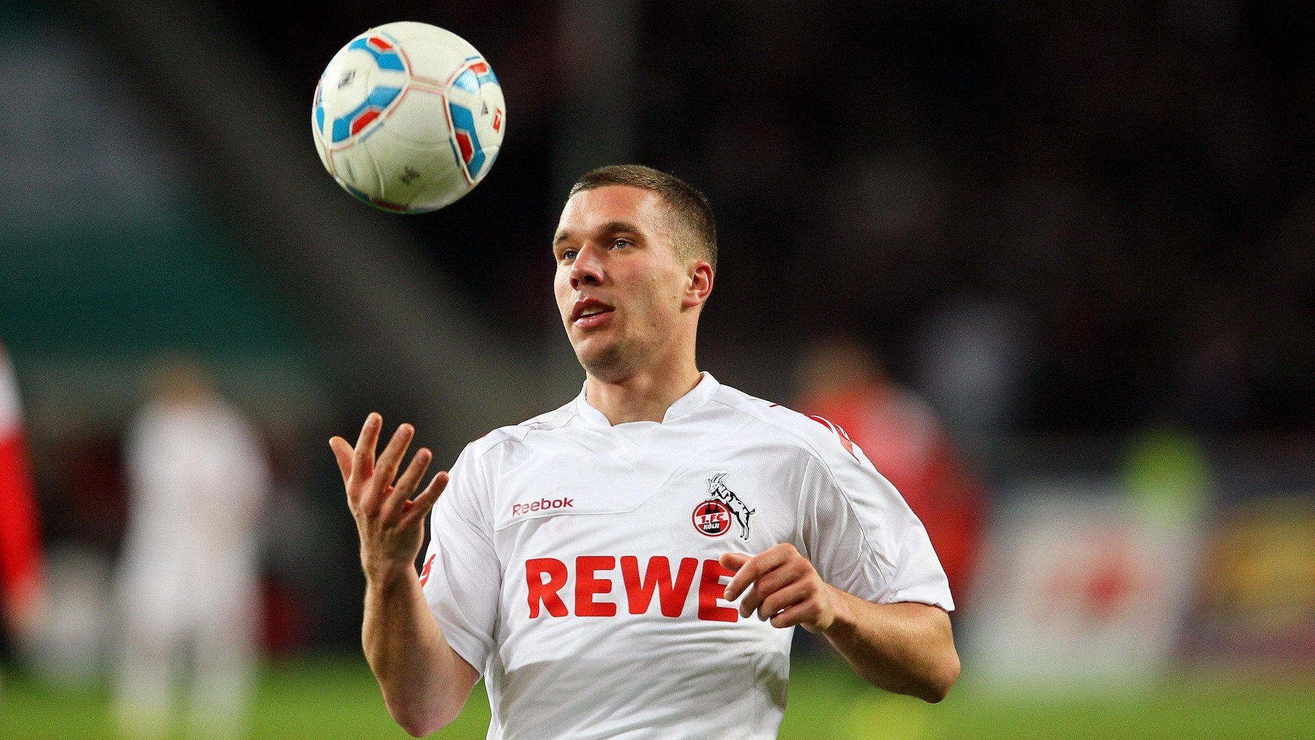 电竞世界杯落幕，中国战队斩获双冠，全球观众破纪录